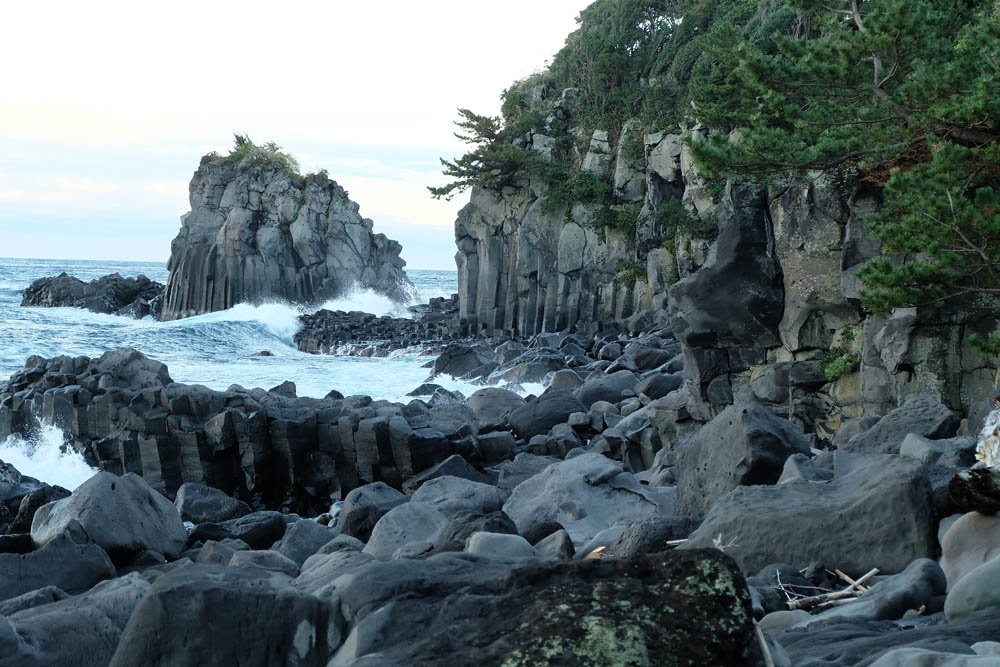 富戸海岸　柱状節理