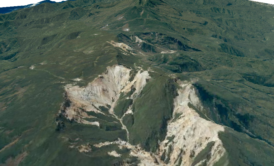 知床硫黄山の山頂付近